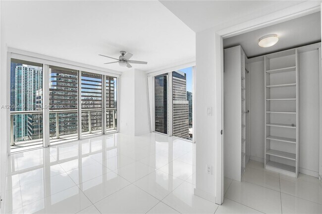 Building Photo - 495 Brickell Ave