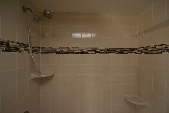 Building Photo - Lovely 1/1 Corner Unit in GATED ~ LAKEFRONT community in Altamonte Springs!