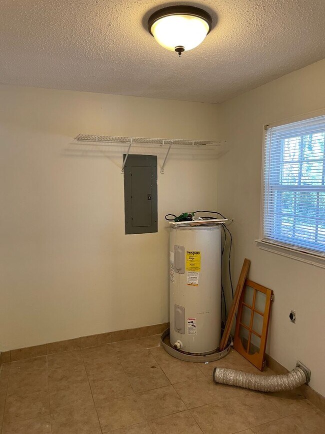 Building Photo - 3/1.5 Country House in Adairsville $1,595