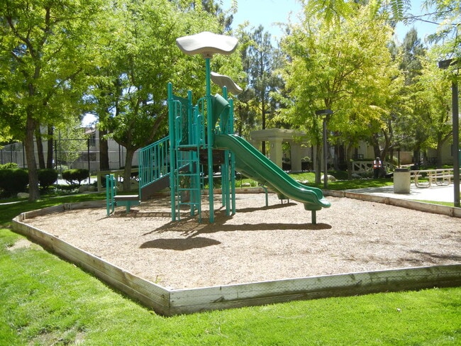 Building Photo - West Lancaster Condo in Pine Creek Village...