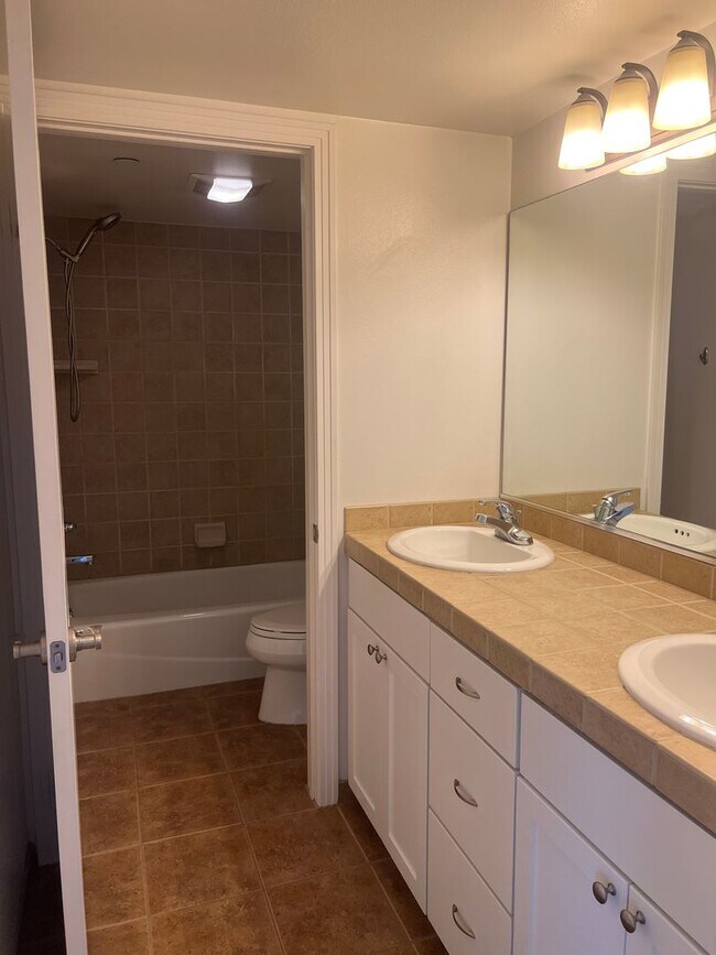 Building Photo - Modern 2-Bed, 2.5-Bath Townhome in Gardena – Stylish Living with Spacious Comfort!