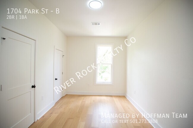 Building Photo - 1704 S Park St