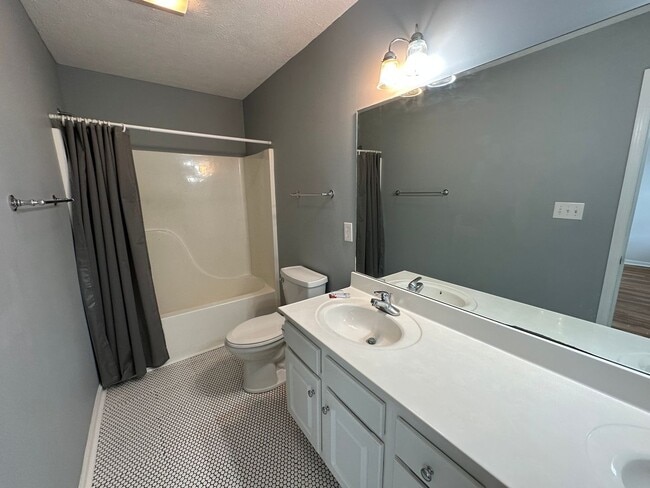 Building Photo - 3-bedroom, 3.5-bathroom nestled in Wyndhur...