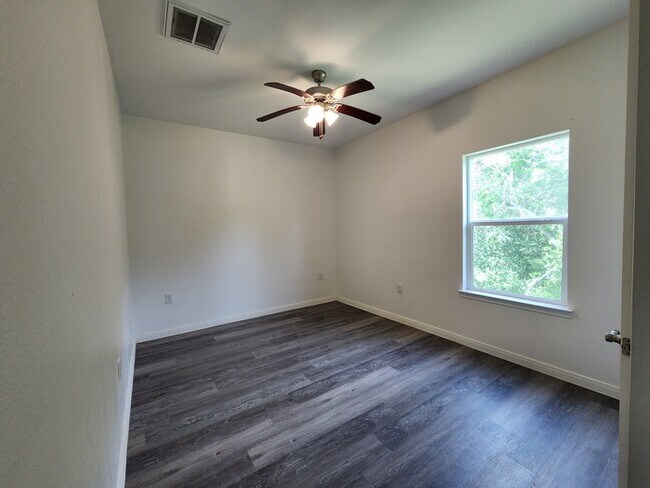 Building Photo - 3/2/2-on a Cul De Sac-Ready for move in