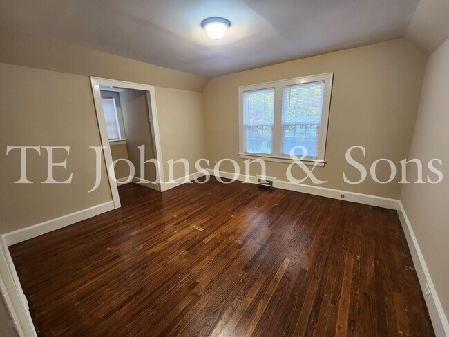 Building Photo - Charming Home with Character and Modern Co...