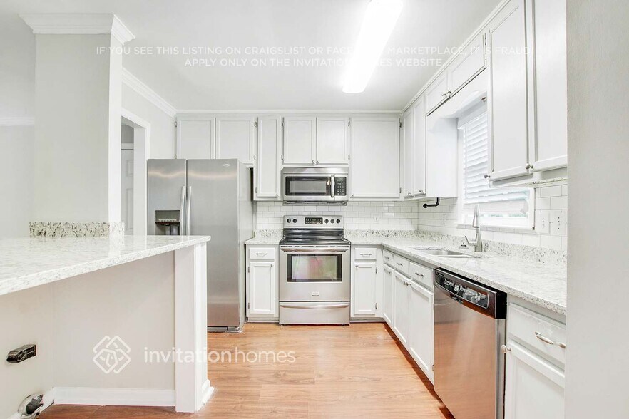 Building Photo - 2774 Douglas Ct