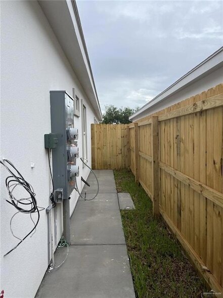 Building Photo - 1212 W Sucre Dr