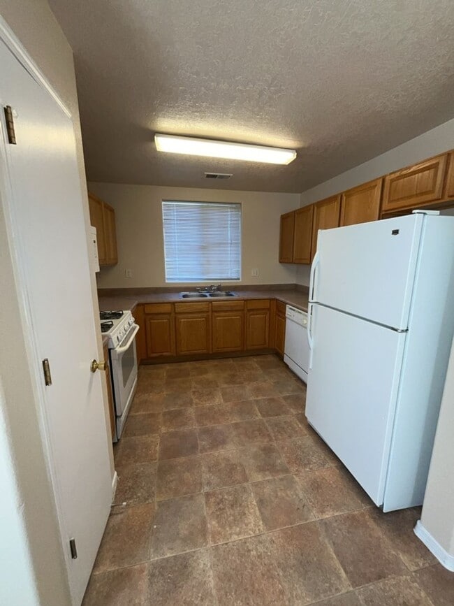 Building Photo - Three Bedroom, two Bath single-story home.