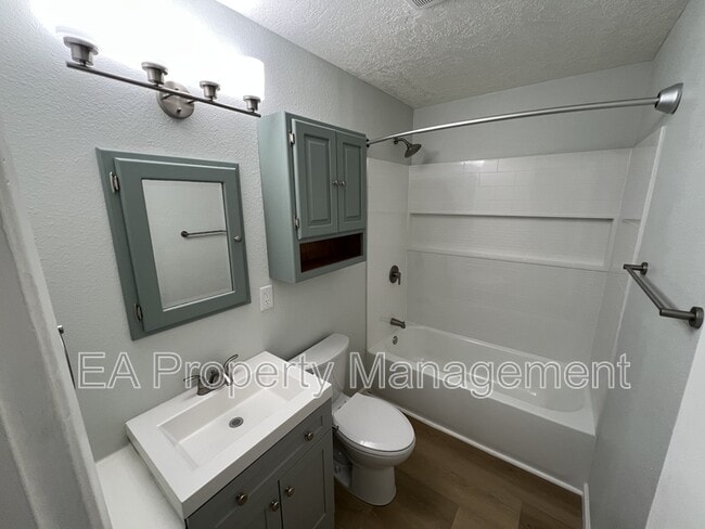 Building Photo - 6012 Calle Nueve NW