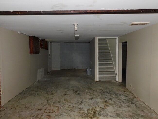 Building Photo - 901 Mahrenholz Ave