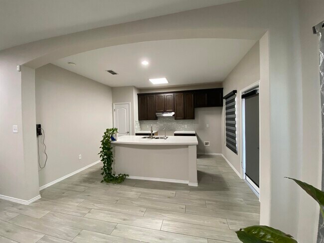 Building Photo - 9975 Rosary Ln