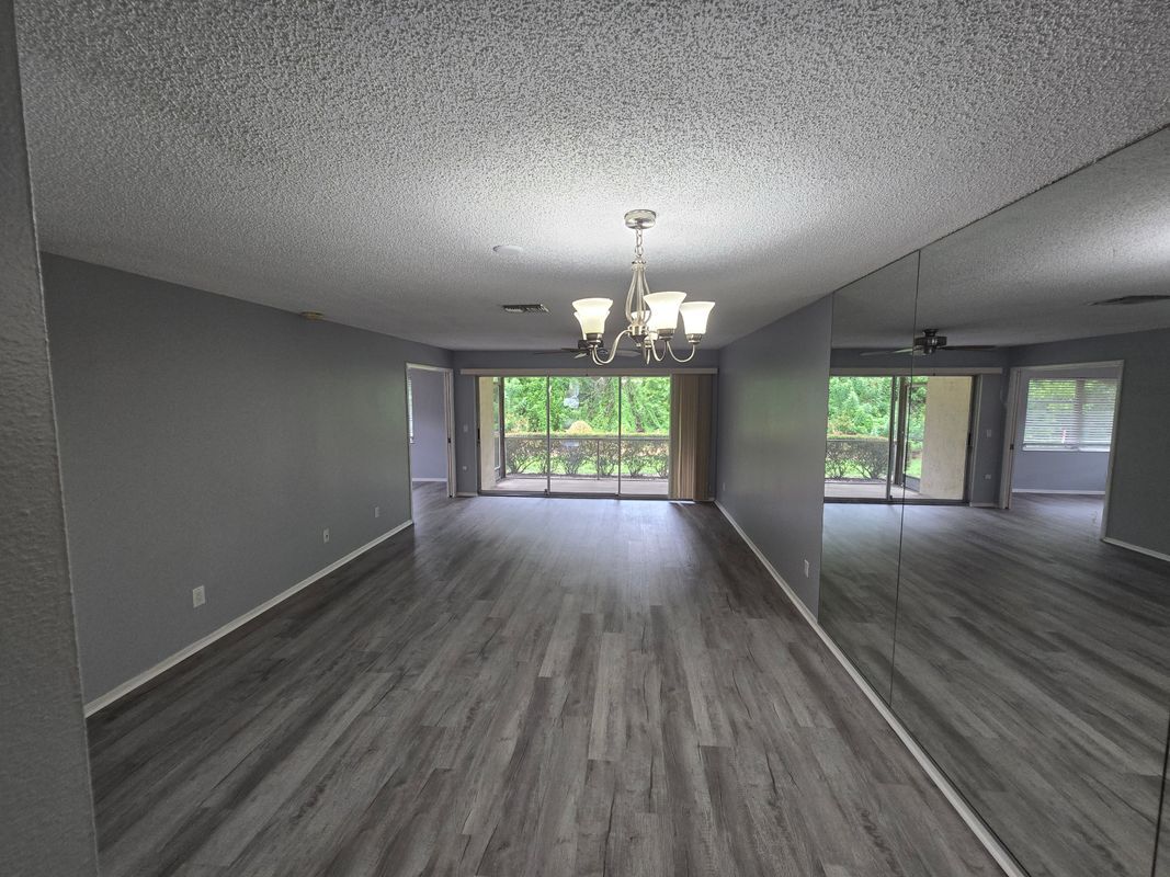 Building Photo - 7056 W Country Club Dr N