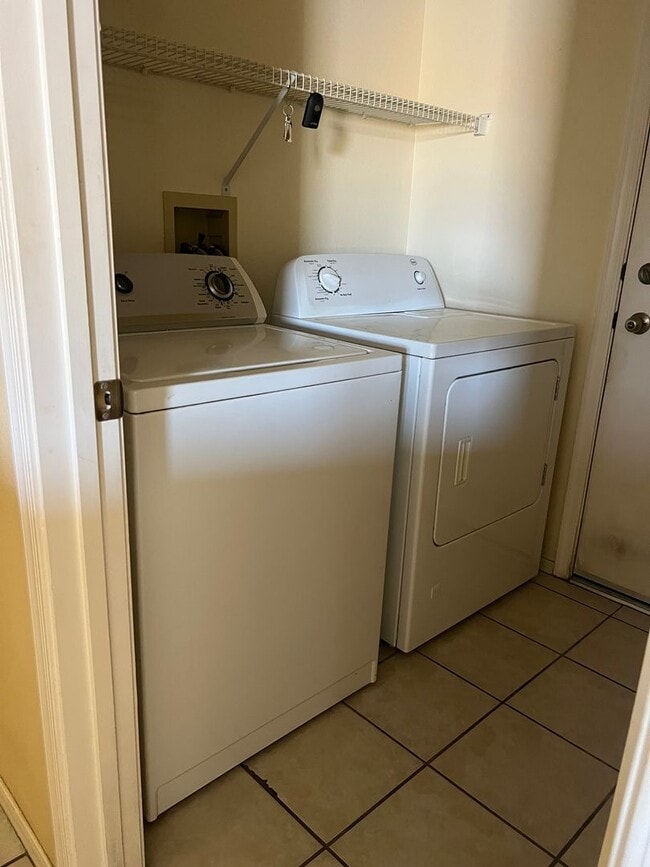 Building Photo - Two Bedroom Single Family Home