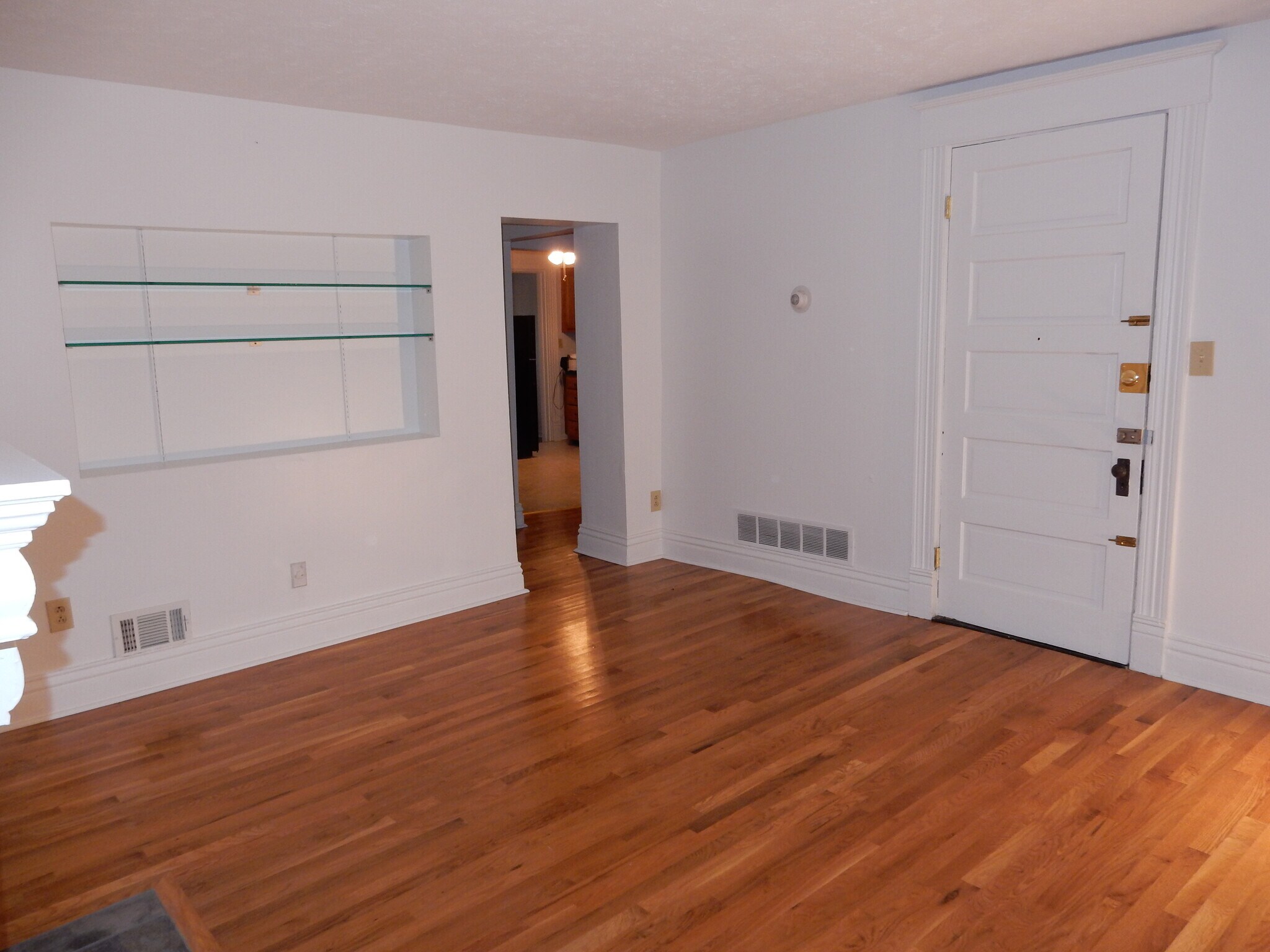 Living room. - 1278 Everett Ave