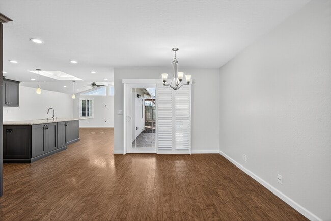 Building Photo - 899 Ebbetts Dr