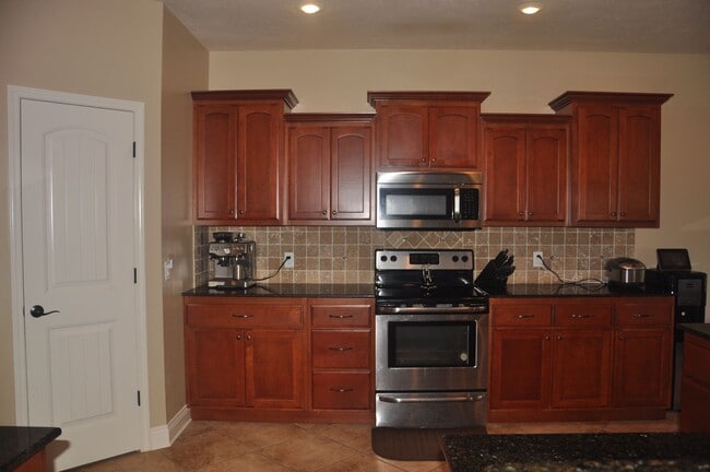 Building Photo - 560 Hickory Ridge Rd