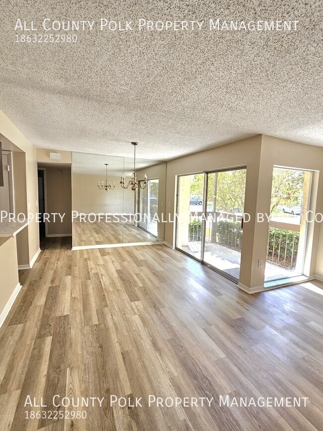 Building Photo - Freshly Renovated 2 Bedroom Condo in Lakel...