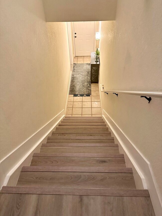 Building Photo - 1602 Belmont Pl