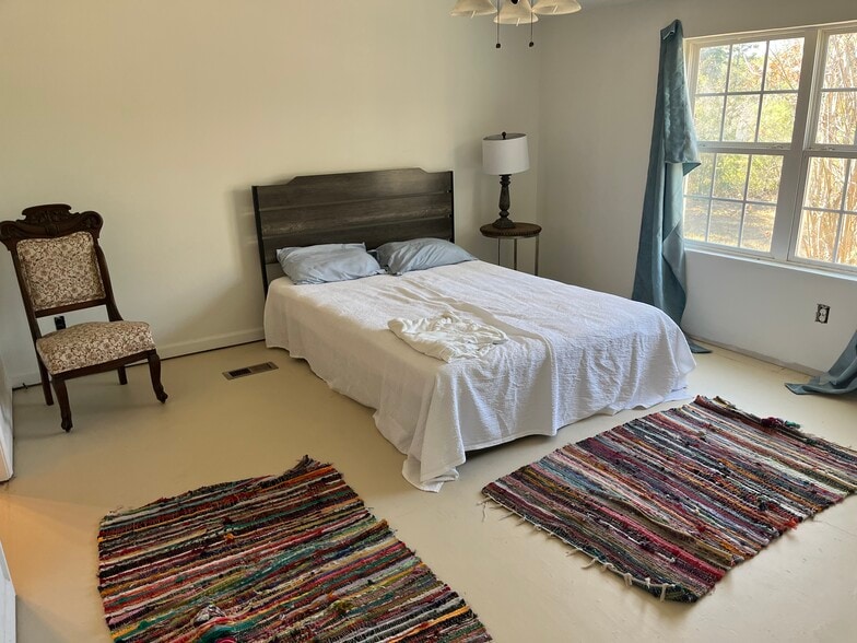 Building Photo - 2894 River Lake Dr