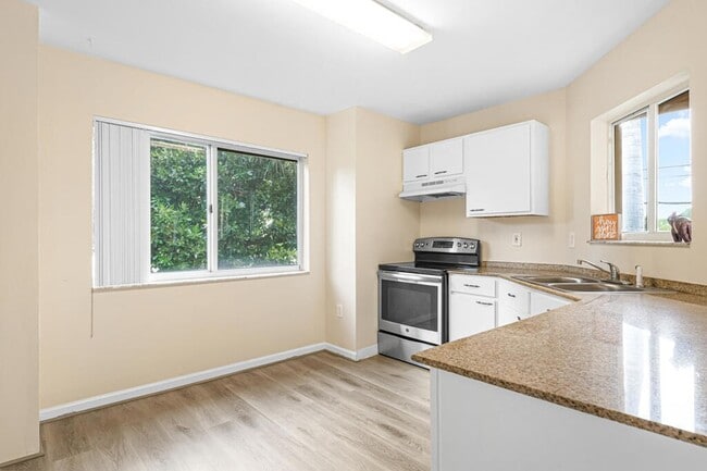 Building Photo - 900 Scotia Dr