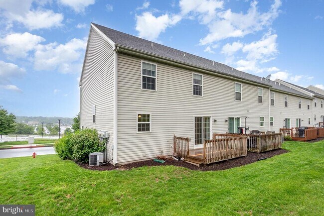 Building Photo - 774 Winding Ln