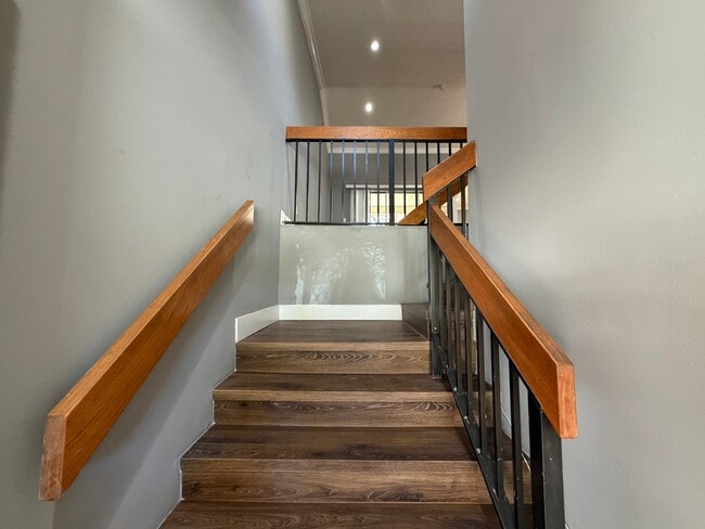 Building Photo - 323 Ives Dairy Rd