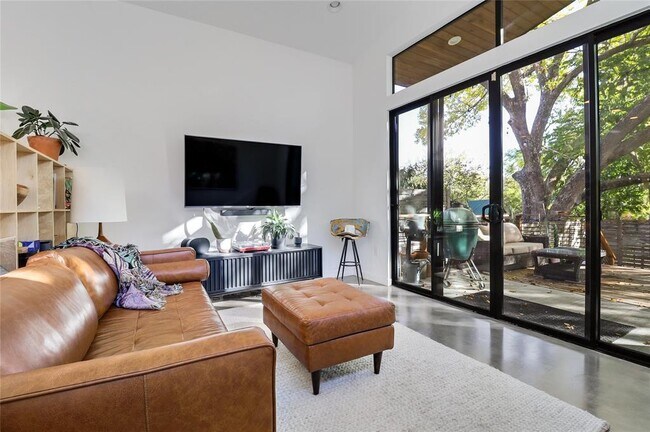 Building Photo - 2709 E 14th St