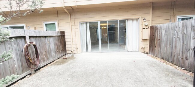 Building Photo - 7700 Creekbend Dr