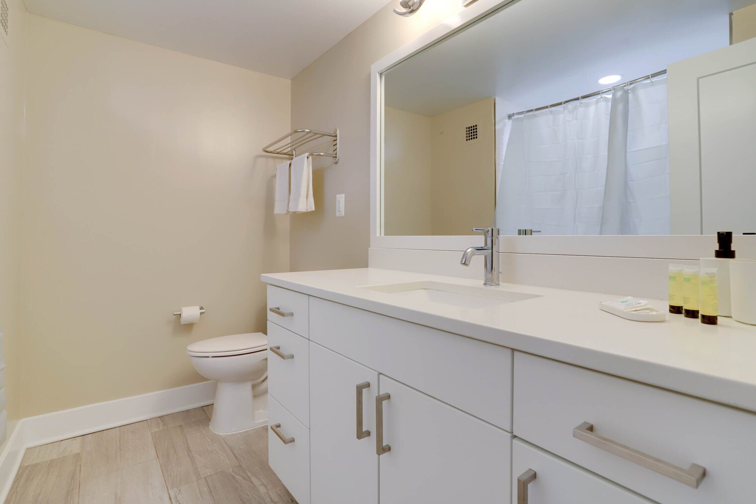 Building Photo - 1201 S Bell St