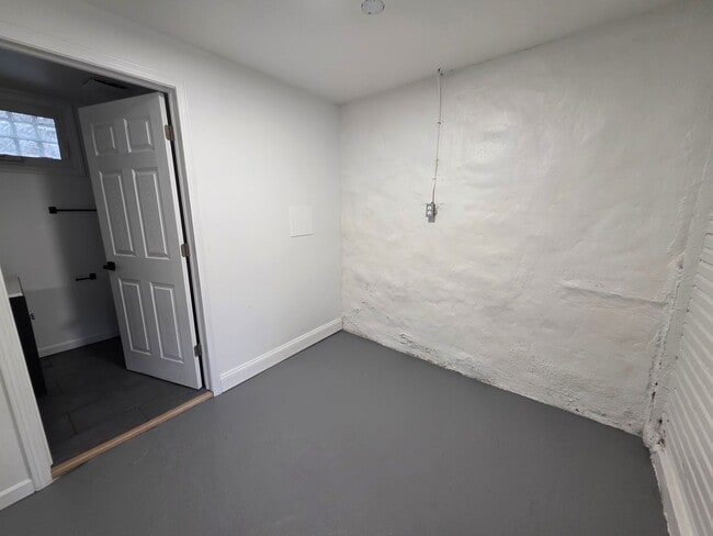 Building Photo - Fully Rehabbed 3 bedroom 2 bathroom house for rent!