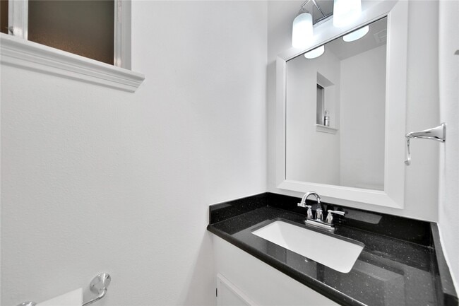 Building Photo - 9411 Roos Rd