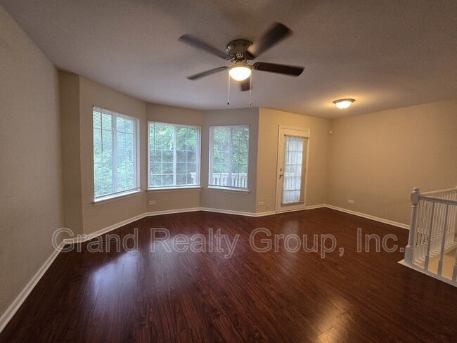 Building Photo - 250 W Whispering Oaks Ln