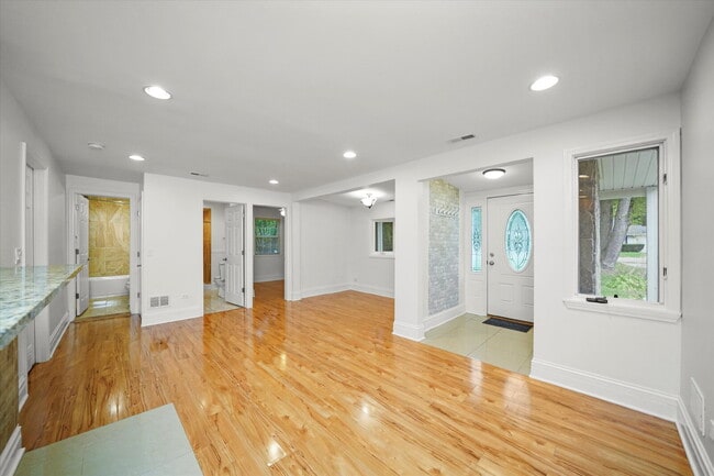 Building Photo - 3-bed / 2-bath Rental in Beach Park