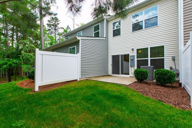 Building Photo - Beautifully Kept 2-Bedroom Townhome in Dur...
