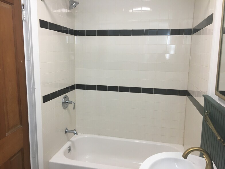 Building Photo - 213 Covington Ave