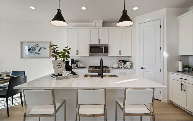 Building Photo - BRAND NEW Spacious 3 Bed 2.5 Bath + Office Townhouse