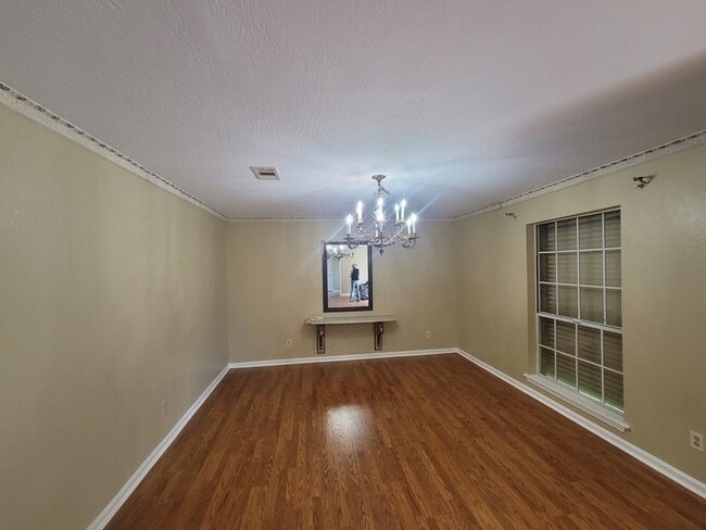 Building Photo - 2626 Beluche Dr