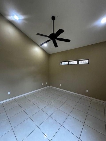 Building Photo - 1120 Crown Ridge