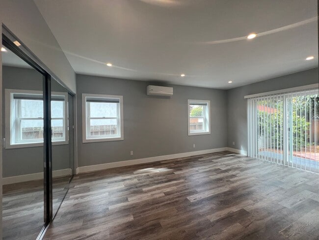Building Photo - AVAILABLE September 1st!  Previously updat...