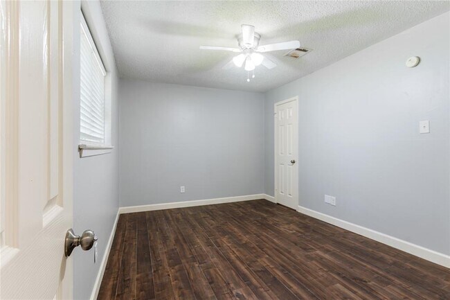 Building Photo - 4514 Oak Shadows Dr