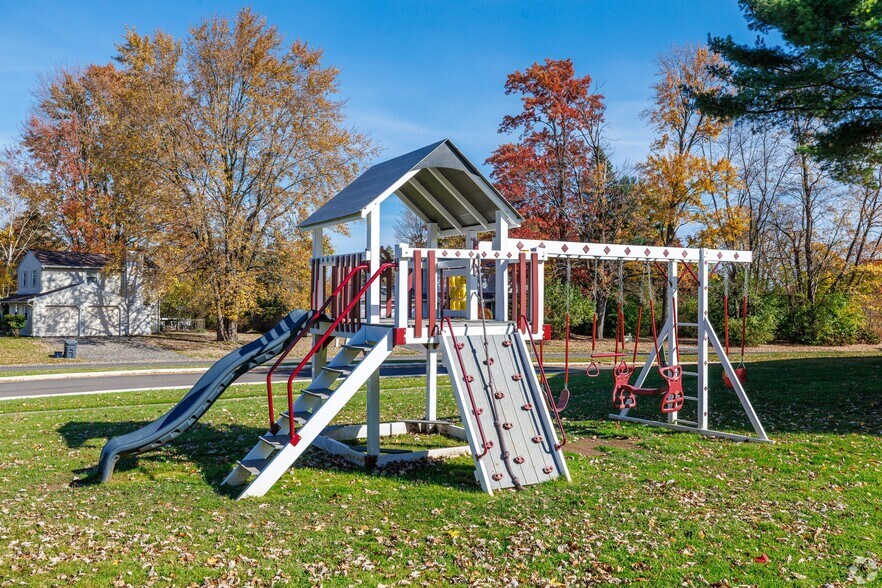 Building Photo - 7300 Cedar Post Rd