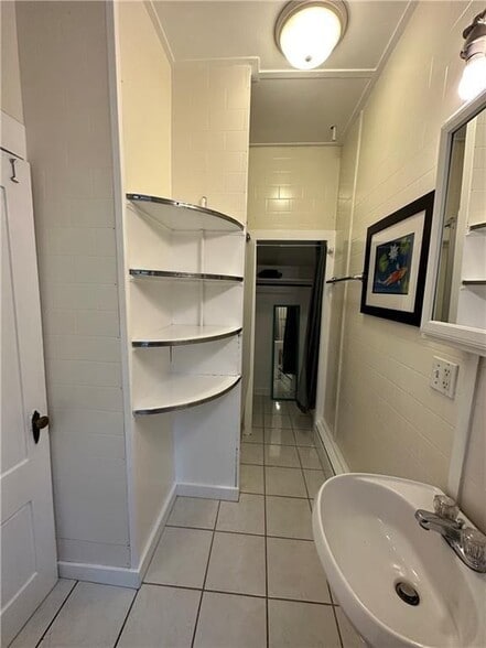 Building Photo - 438 Wolcott Ave