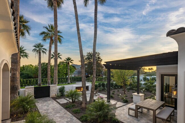 Building Photo - 6500 E Cactus Wren Rd