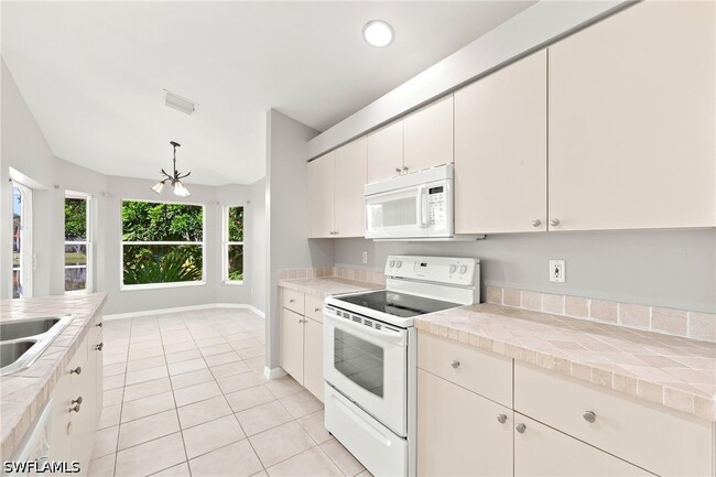 Building Photo - 25925 Pebblecreek Dr