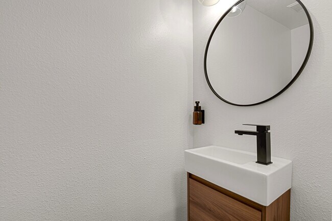 Building Photo - 7995 E Mississippi Ave