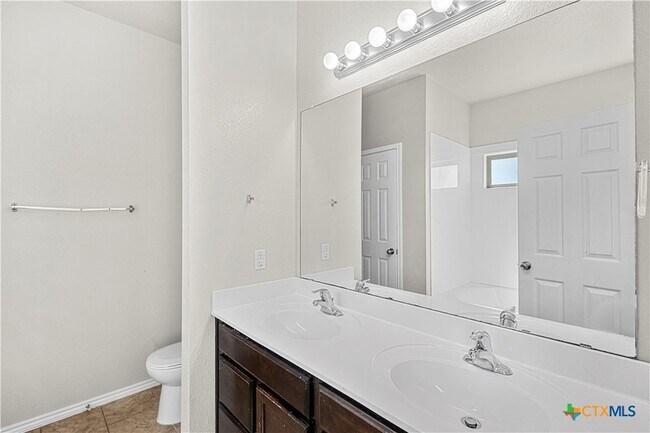 Building Photo - 1602 Gigante Dr