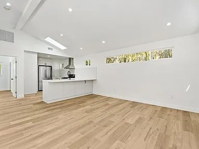 Building Photo - Luxury Meets Privacy | Stunning Detached 1-Bedroom ADU