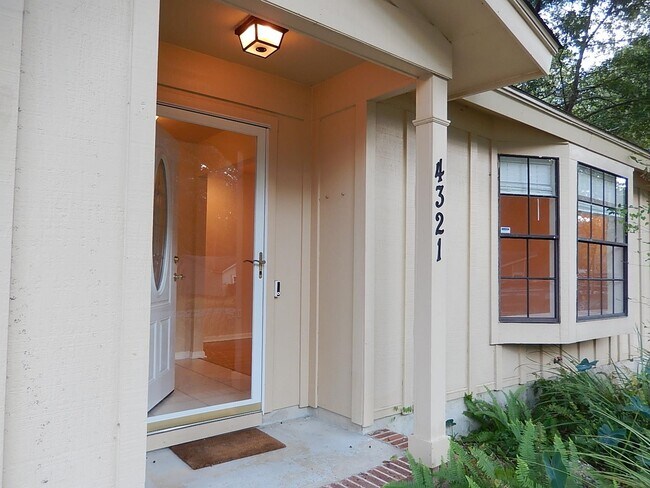 Building Photo - 4321 Snoopy Ln
