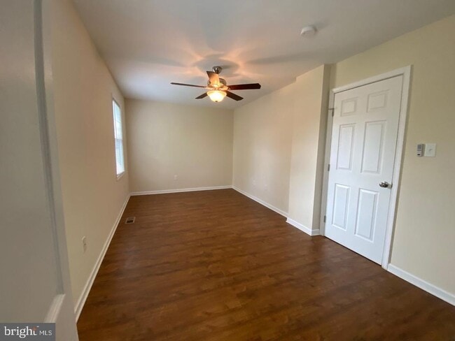 Building Photo - 5152 Cottonwood Ct