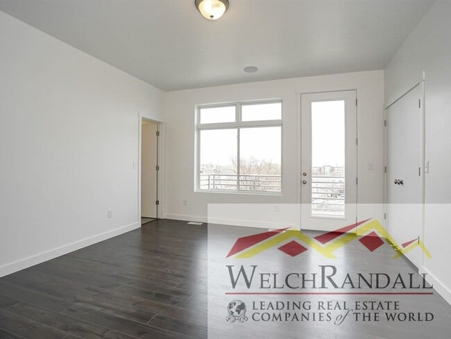 Building Photo - Live in Comfort & Style – 2BR, 2BA Townhom...